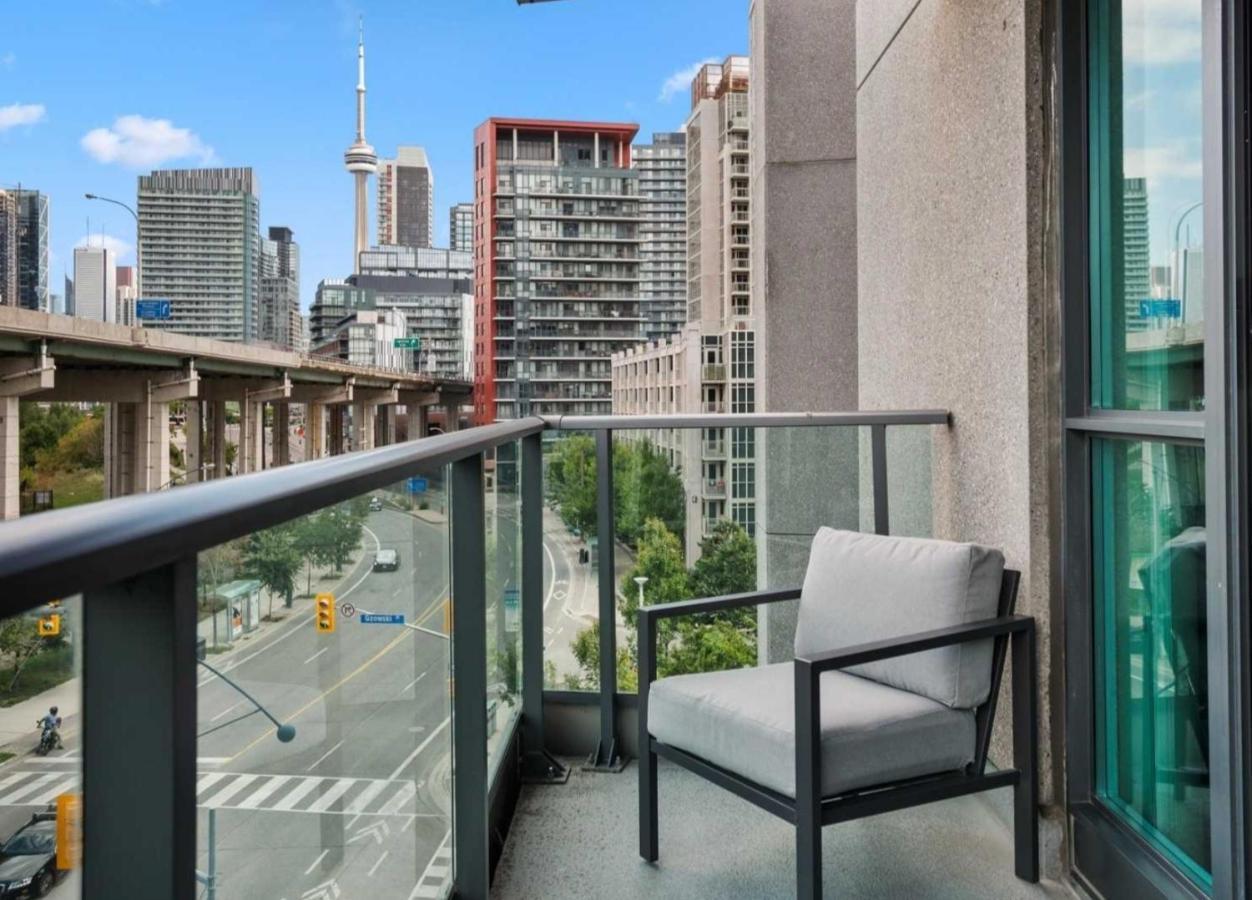 Cn Tower View With Free Parking, Pool, & More Amenities Toronto Exterior foto