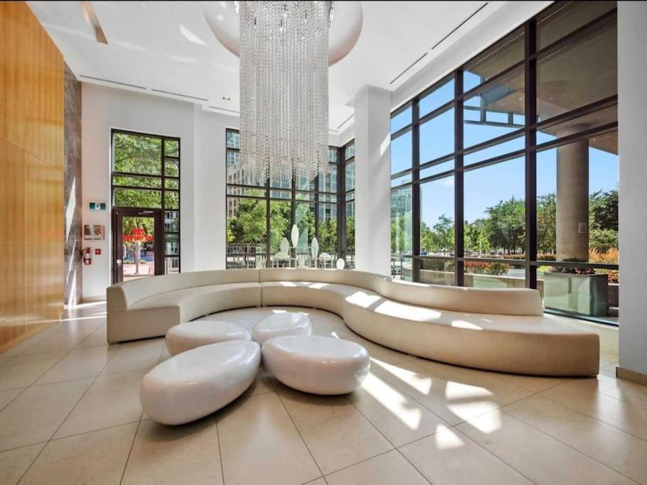 Cn Tower View With Free Parking, Pool, & More Amenities Toronto Exterior foto