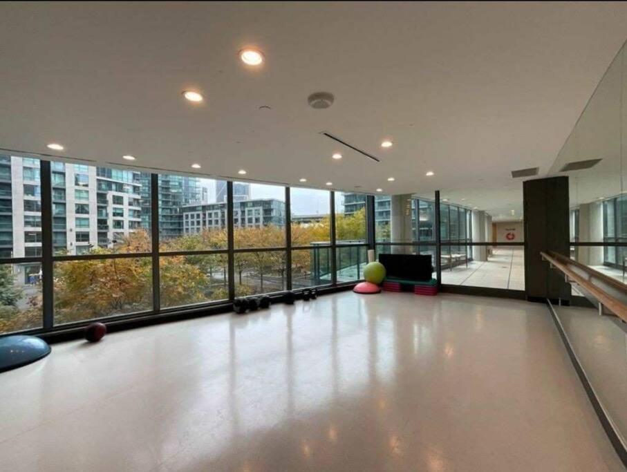 Cn Tower View With Free Parking, Pool, & More Amenities Toronto Exterior foto