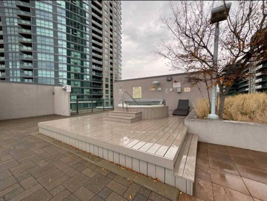 Cn Tower View With Free Parking, Pool, & More Amenities Toronto Exterior foto