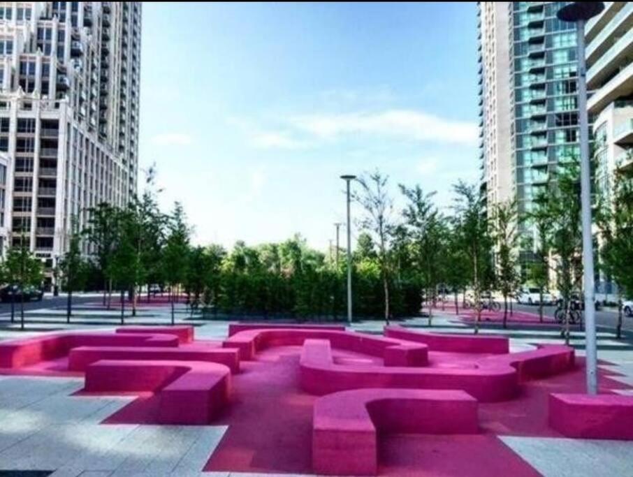 Cn Tower View With Free Parking, Pool, & More Amenities Toronto Exterior foto