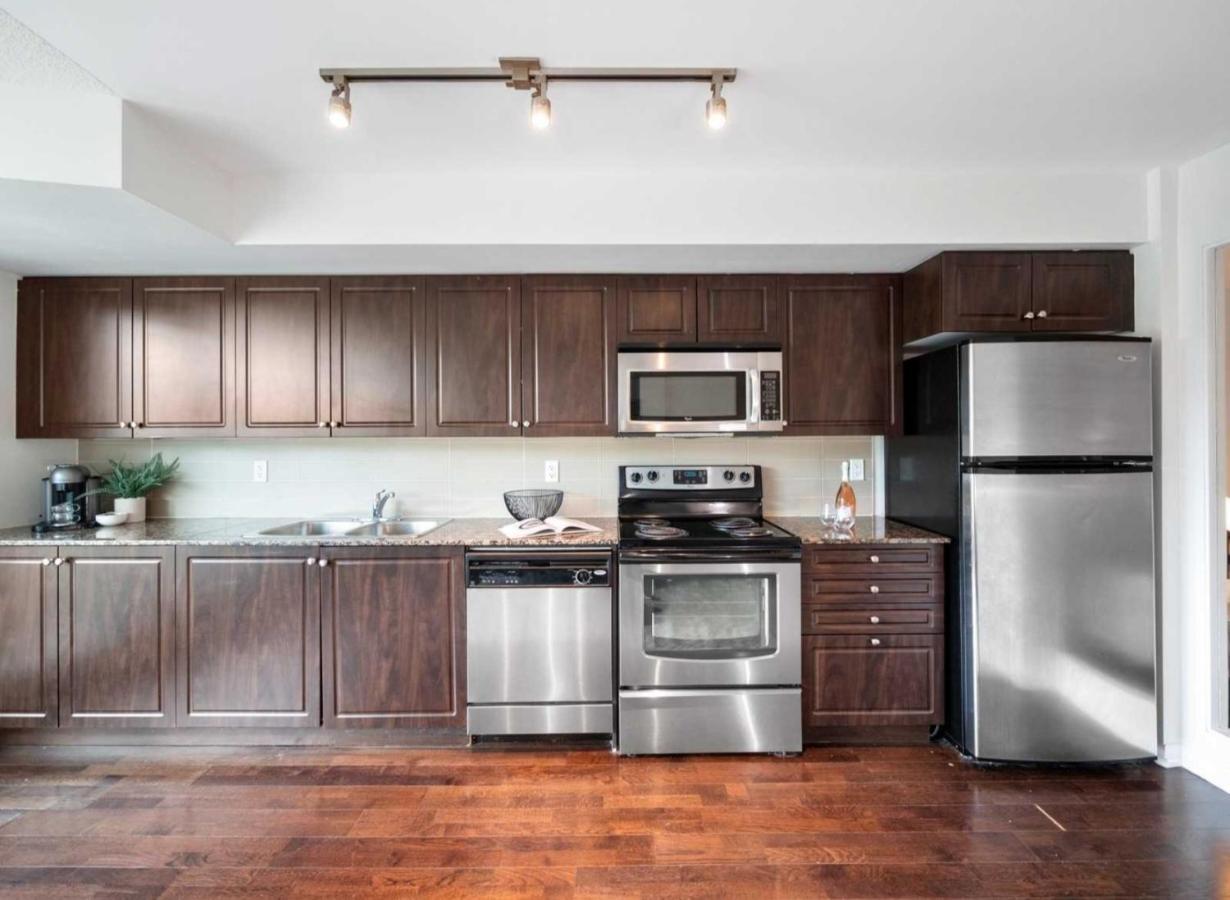 Cn Tower View With Free Parking, Pool, & More Amenities Toronto Exterior foto