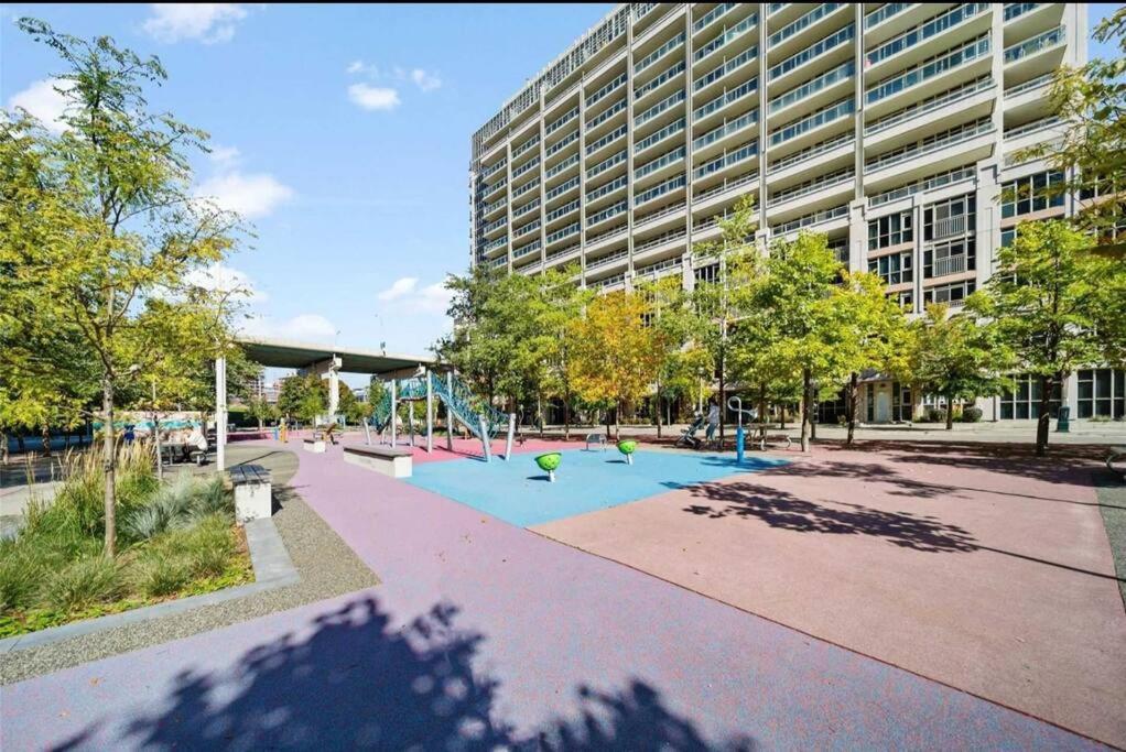 Cn Tower View With Free Parking, Pool, & More Amenities Toronto Exterior foto