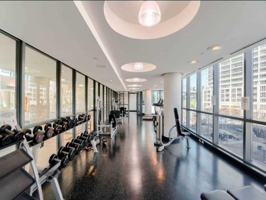Cn Tower View With Free Parking, Pool, & More Amenities Toronto Exterior foto