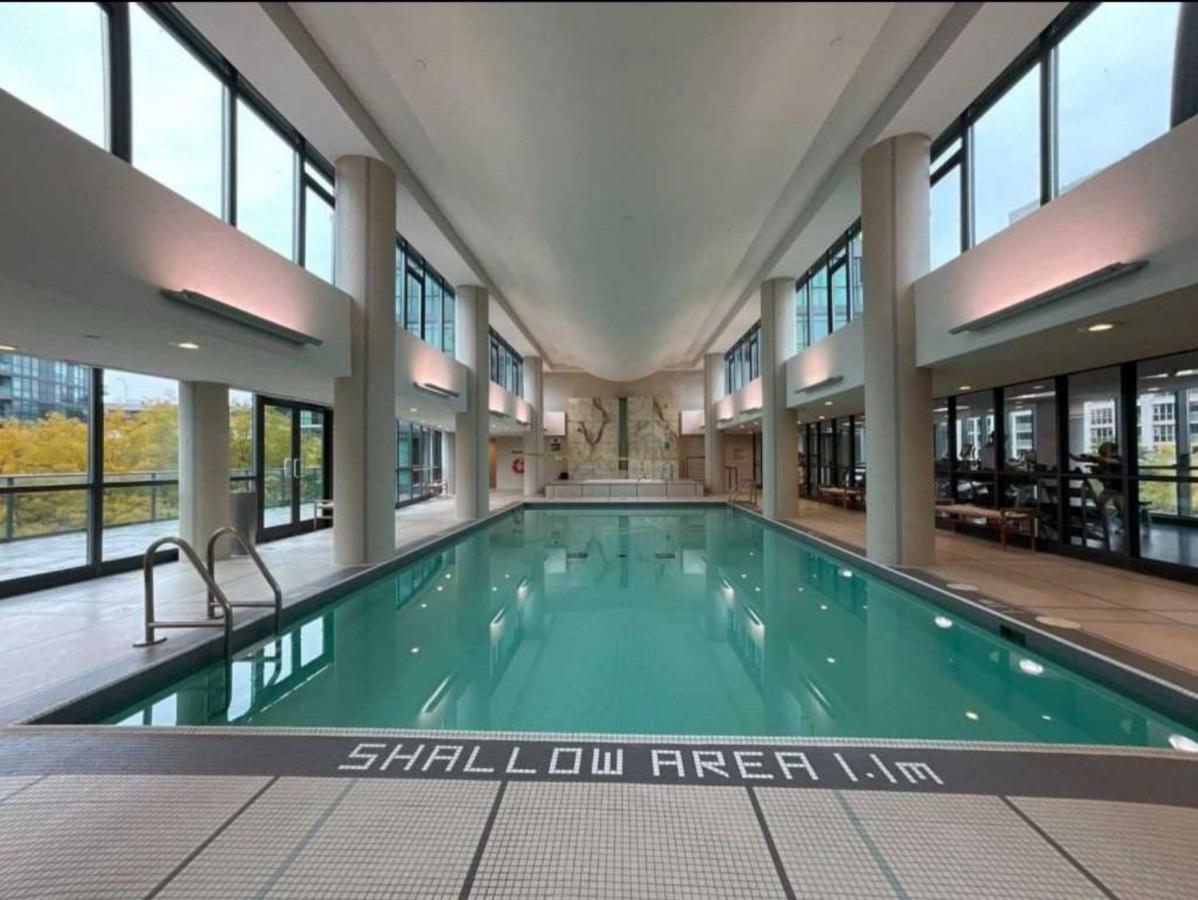Cn Tower View With Free Parking, Pool, & More Amenities Toronto Exterior foto