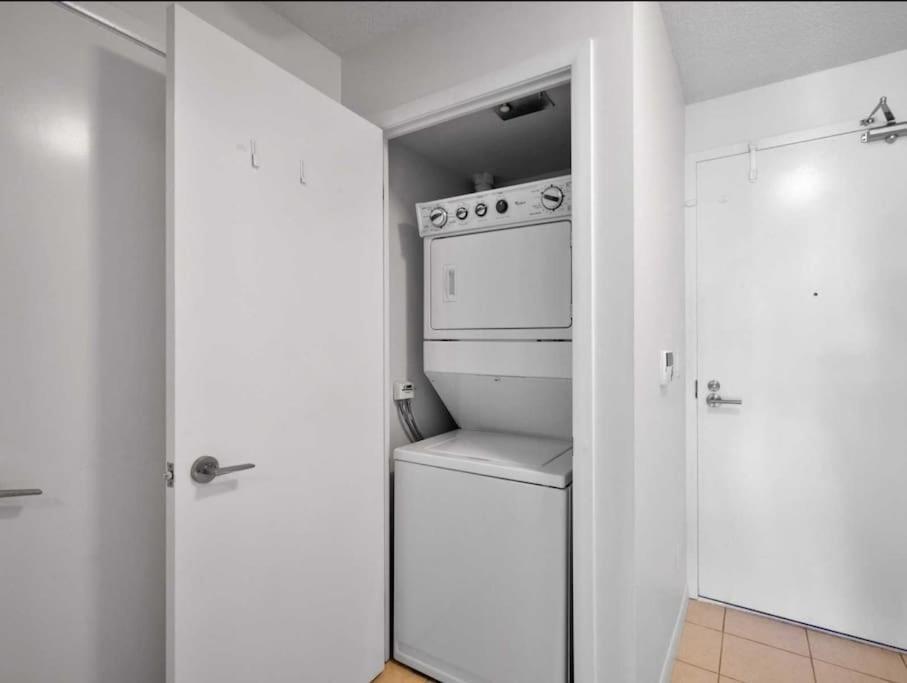 Cn Tower View With Free Parking, Pool, & More Amenities Toronto Exterior foto
